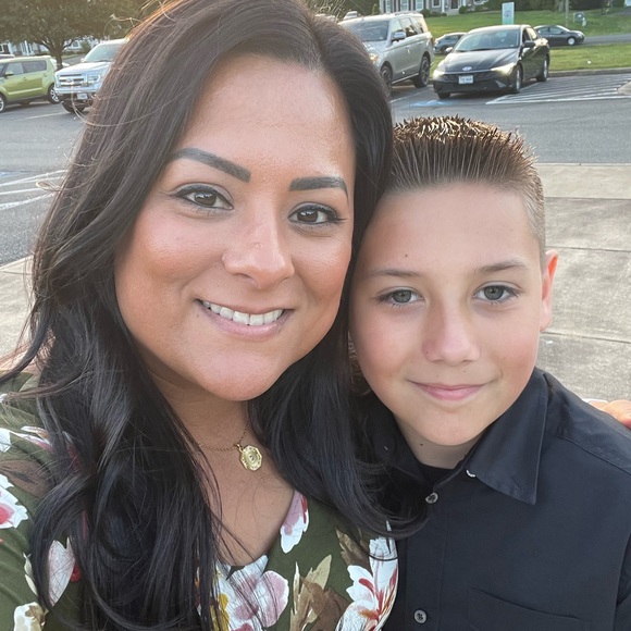 Meet your Posher, Sandy - Picture 1 of 1